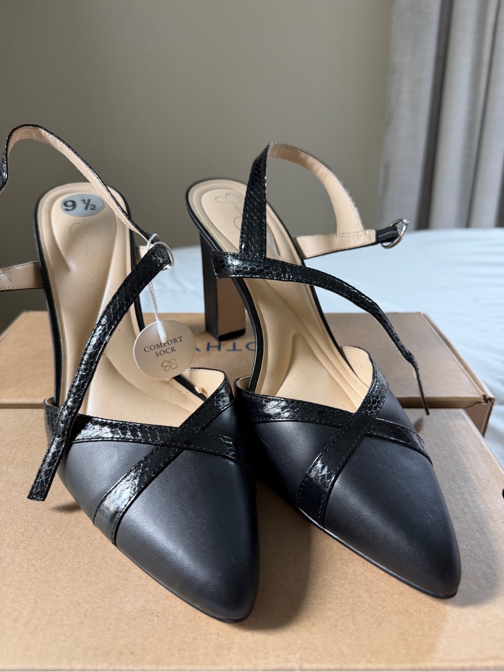 NWT Jessica Simpson Black Pointed Toe Heels